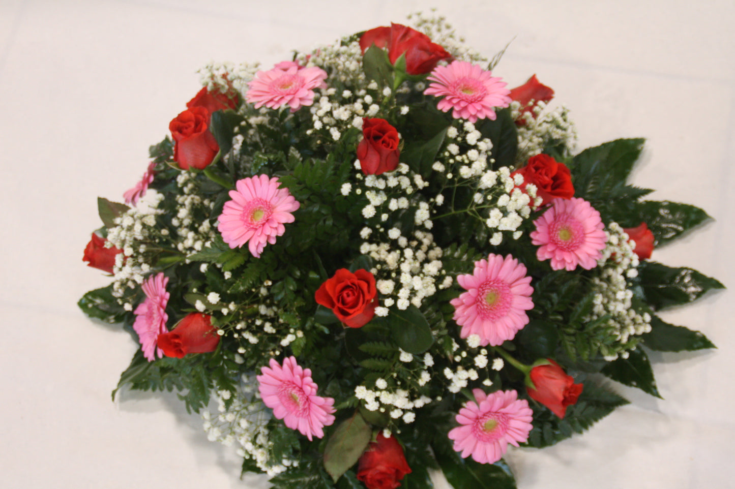 Rode roos en roze gerbera