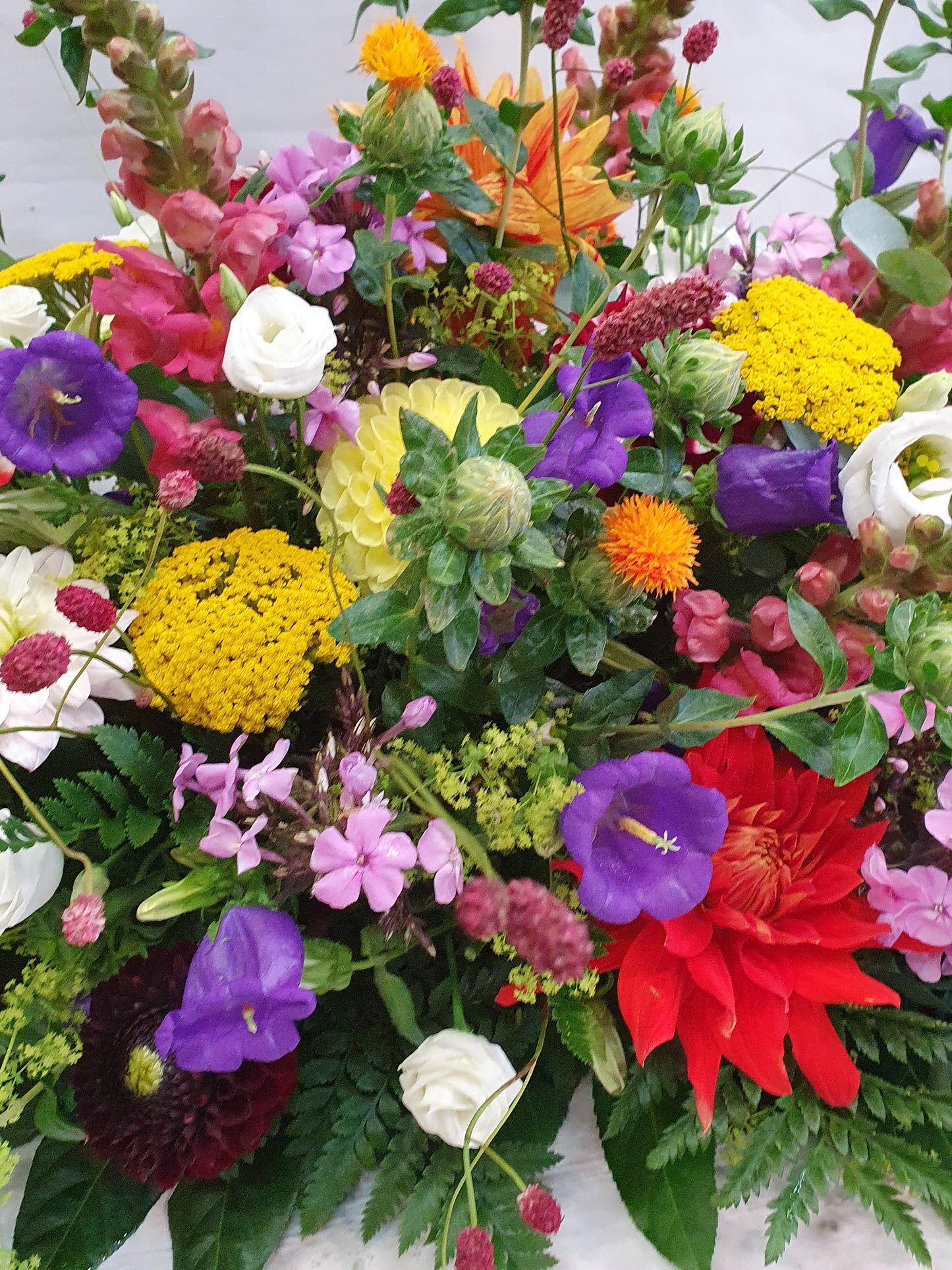 Rouwbloemen veld